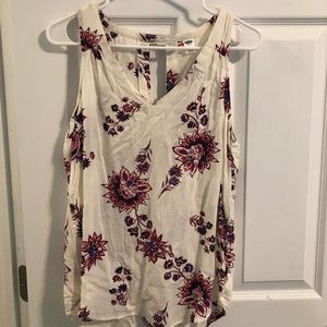 Old Navy floral tank top. Size M.